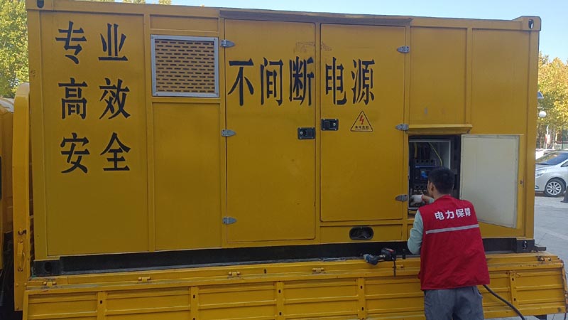 市南柴油发电机组和UPS电源配合使用时，如何避免切换过程中的电力中断？